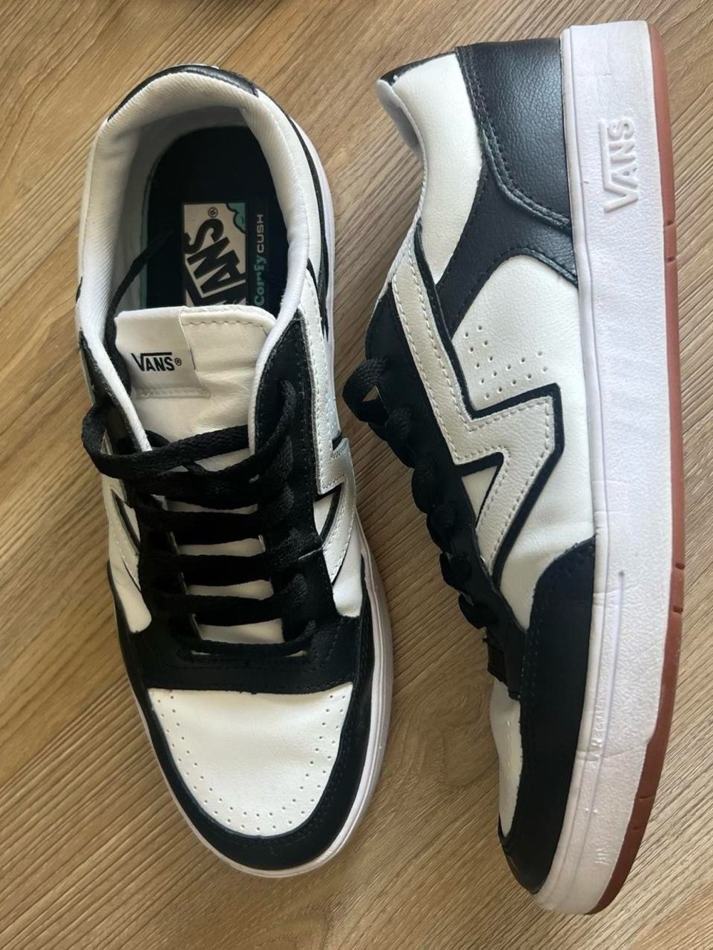 Vans Men's Black and White Skate Sneakers with Gum Sole